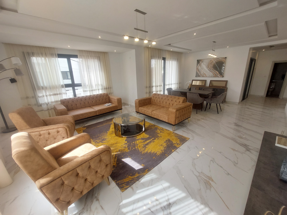 Salon de l'appartement à vendre à mermoz sis à Dakar