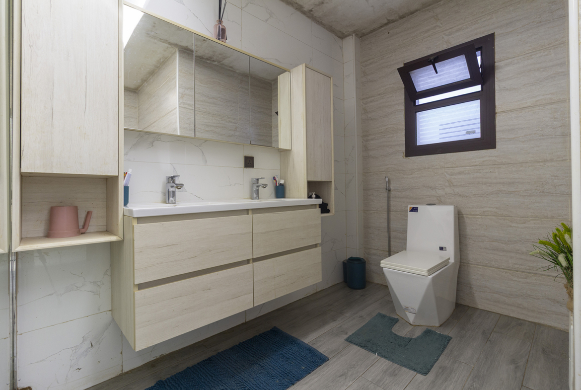 F5 de 210 m2 haut de gamme à vendre à Yoff