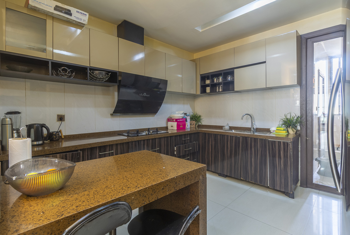 F5 de 210 m2 haut de gamme à vendre à Yoff