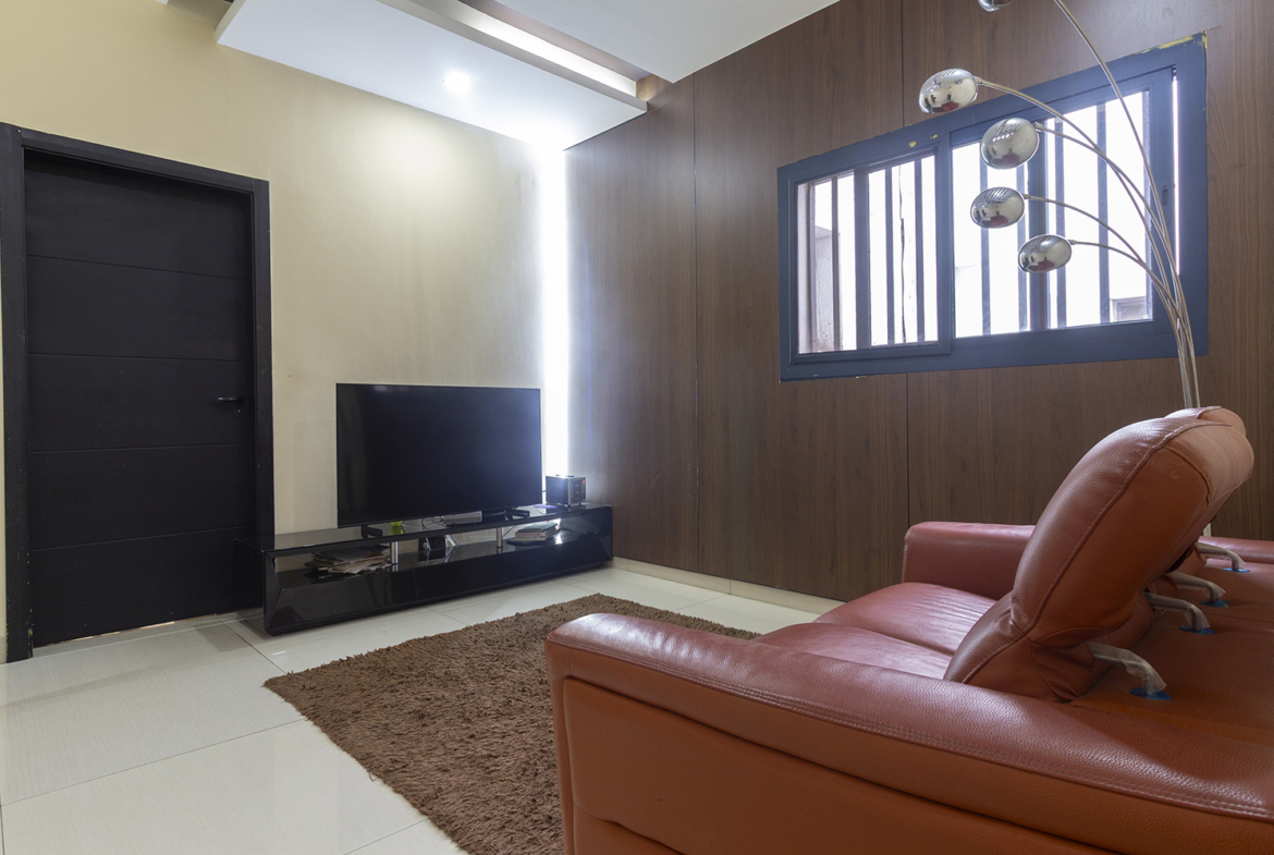 F5 de 210 m2 haut de gamme à vendre à Yoff