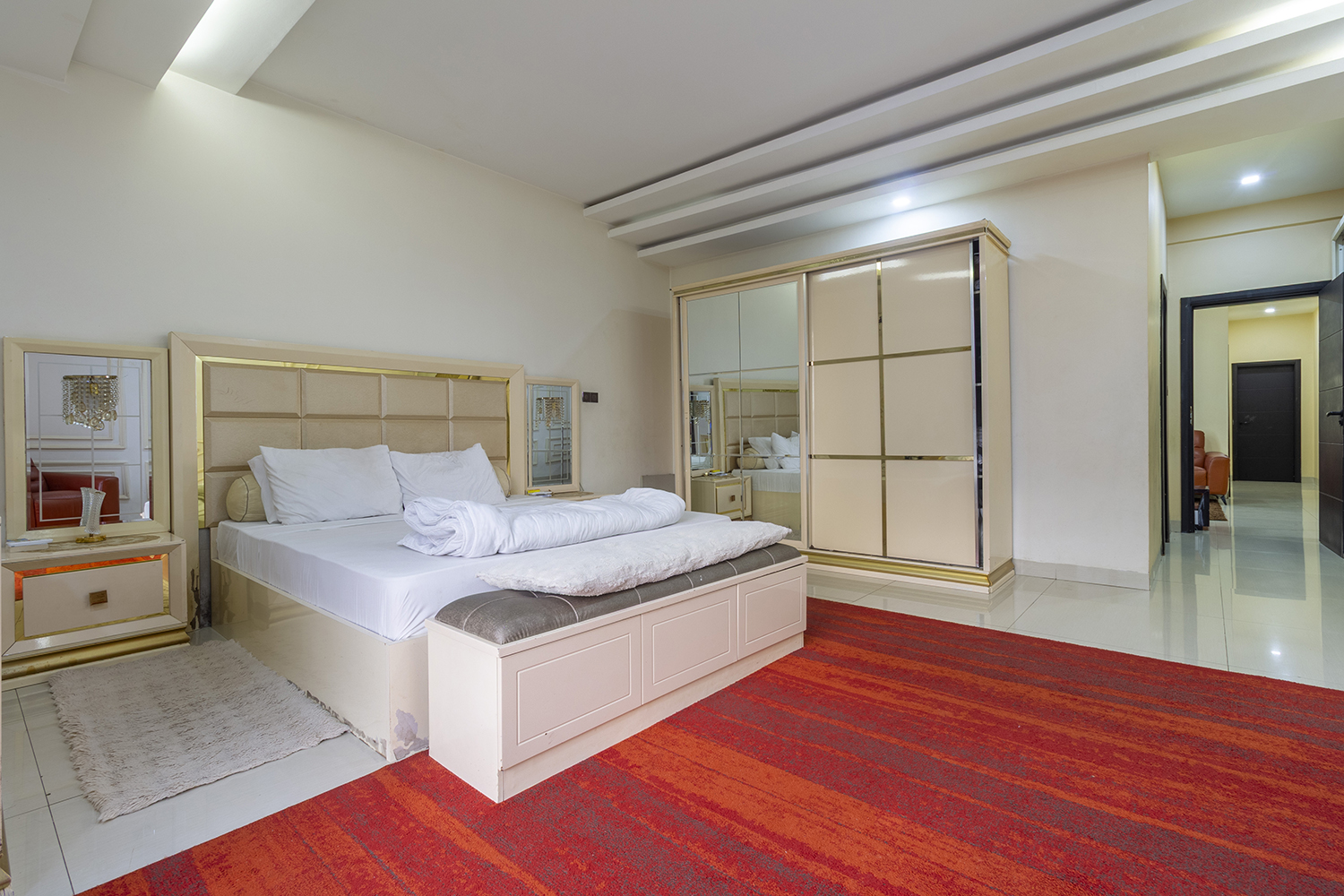 F5 de 210 m2 haut de gamme à vendre à Yoff